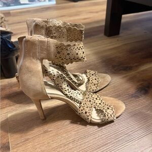 Jessica Simpson Tan Laser-Cut Heels